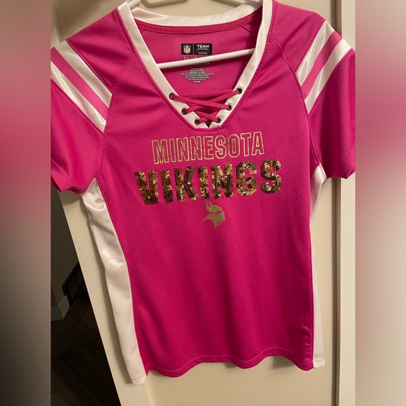 🏈🆕MN Vikings NFL Shirt - NWOT- Size M - Picture 1 of 5